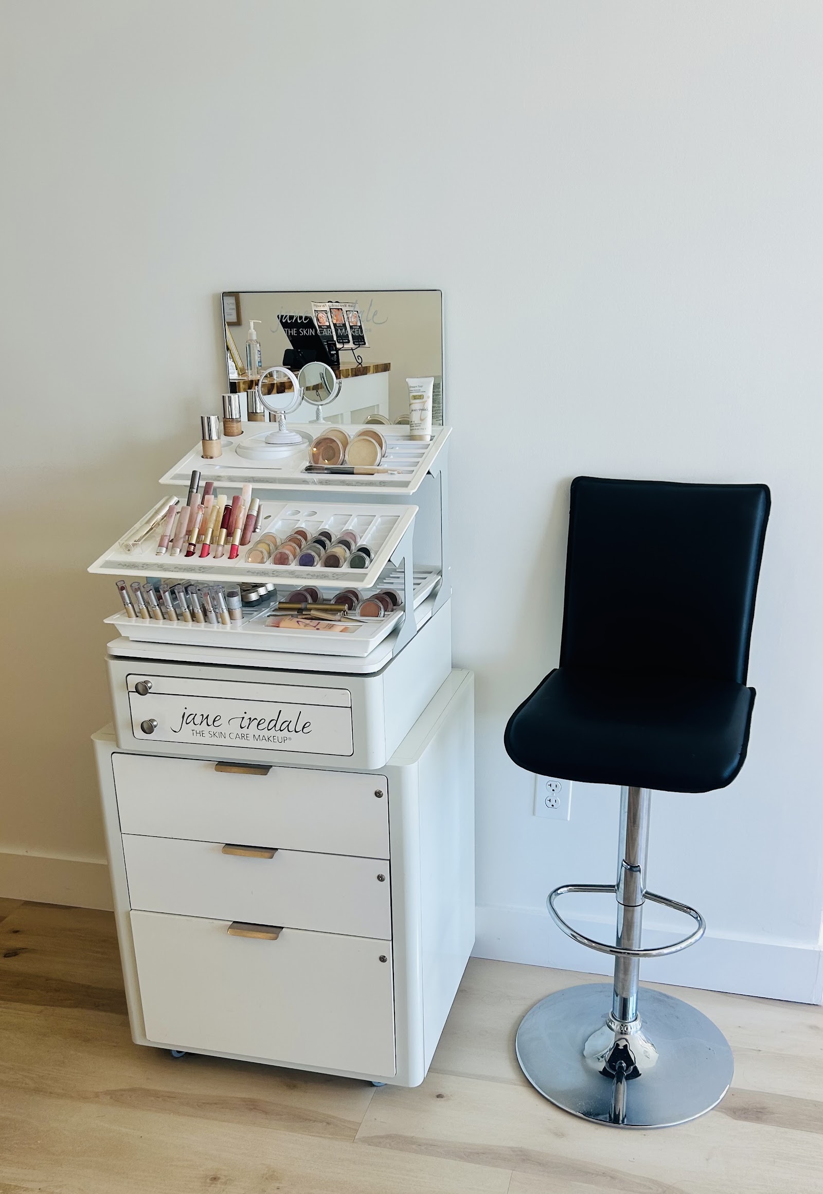 Glam Beauty Bar and Spa nail photo 1